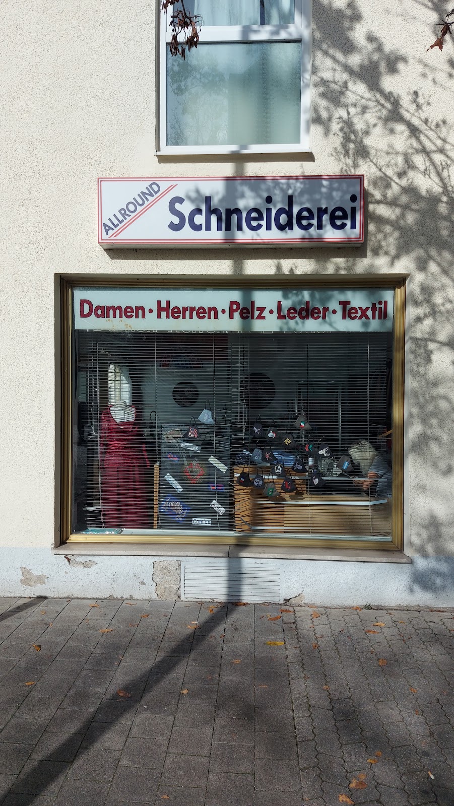 Schaufenster der Allround Änderungsschneiderei, Keferloherstraße 71 München